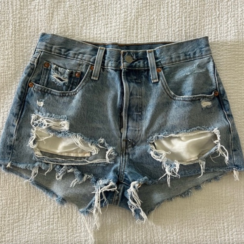 Levi’s 501 High Waisted Denim Shorts Size 26